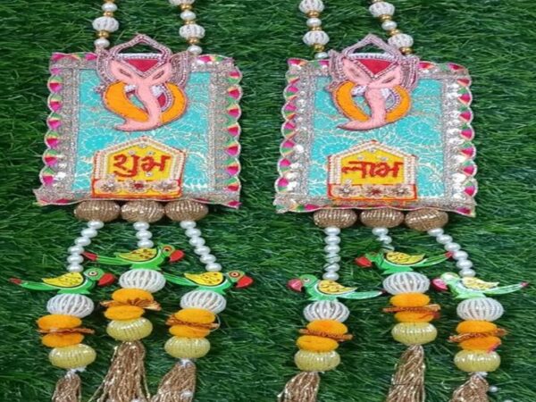 5” X 20” Parrot Design Door Hanging